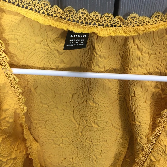 Beautiful blouse - Picture 3 of 6